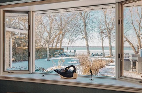 Keswick House | Hot Tub, Wet Bar & Games - Sunset Shores Lakehouse