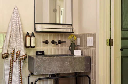 Fishtown Hotel | Hotel Anna & Bel