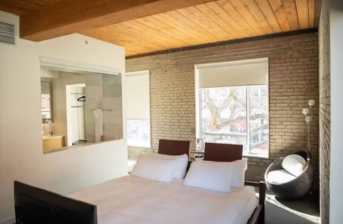 Grange Park Hotel | Hotel Ocho 2BR Retreat in Downtown Toronto