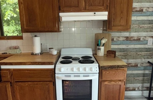 Sabattus House | House + Boat. Remodeled. Waterfront, Fantastic View. No cleaning fees.