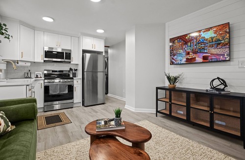 Fairfield House | House in Clinton, CT - Breeze Unit - Charming Furnished Boutique 1BR