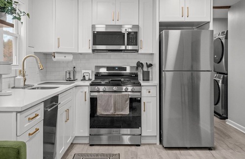 Fairfield House | House in Clinton, CT - Breeze Unit - Charming Furnished Boutique 1BR