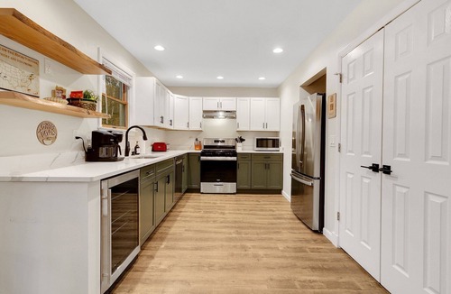 Chittenden House | House on The Rocks with EV Charger