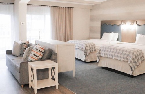 Middletown Hotel | Howard Johnson by Wyndham Middletown Newport Area