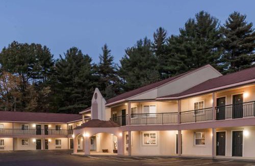 Lenox Hotel | Howard Johnson by Wyndham Lenox