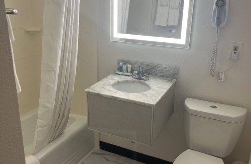 Malden Hotel | Howard Johnson by Wyndham Malden Boston Area