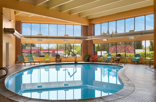 South Portland Hotel | Howard Johnson Hotel by Wyndham South Portland