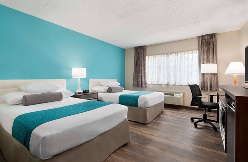 South Portland Hotel | Howard Johnson Hotel by Wyndham South Portland