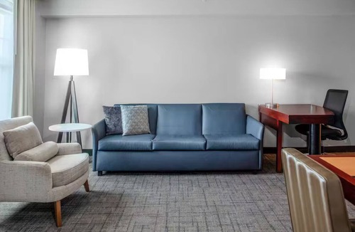 Northwest Yonkers Hotel | Hudson River 1 BR Suite Breakfast, Gym & Pool