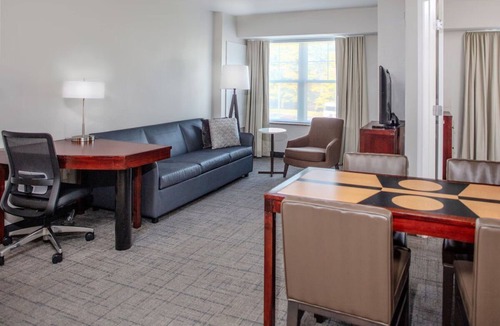 Northwest Yonkers Hotel | Hudson River 2 BR Suite Breakfast, Gym & Pool