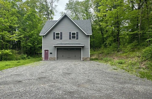 Red Hook Apartment | Hudson Valley - Soulful Sounds and Artistry