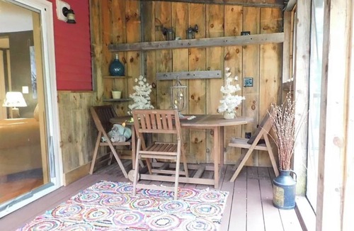 New Hampton House | HUGE 3BR/3BA house in NH Lakes Region & White Mountains. Conveniently located!