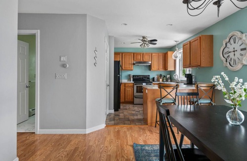 Southern Coast House | Huge New Townhome 10mins from the Beach