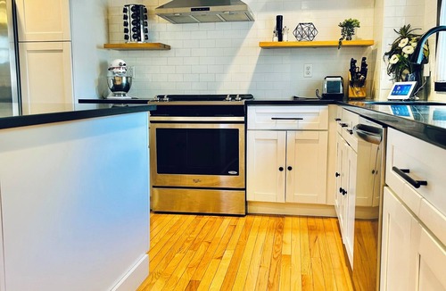 Maplewood House | Huge Patio & Private Parking - 2BR 2BA - Near NYC EWR MetLife Stadium