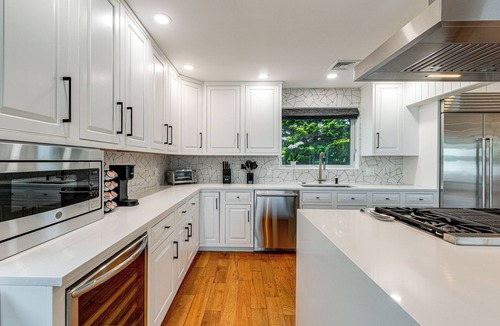 Hull House | Hull Bay Waterfront Home: Private Dock & Apartment