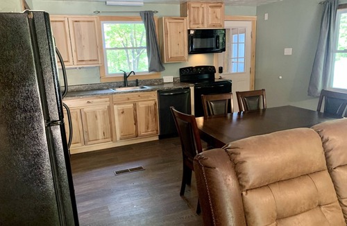 Bartlett House | Humphreys Ledge Adventure with Hot Tub, Arcade & Games Galore! 5 minutes to town