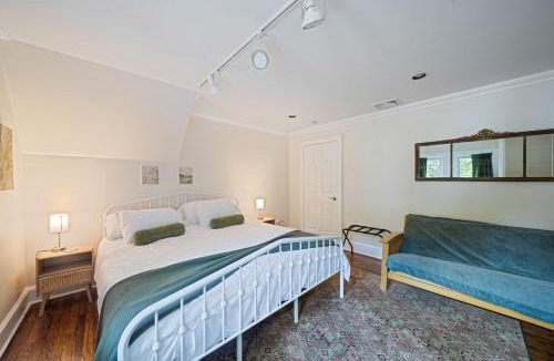 Huntington House | Huntington Village House 4BR Walk to everything