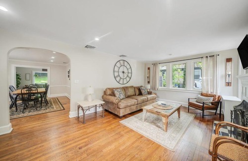 Huntington House | Huntington Village House 4BR Walk to everything