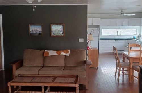 Hammond Apartment | Hurricane Joe's Marina Blind Bay, NY