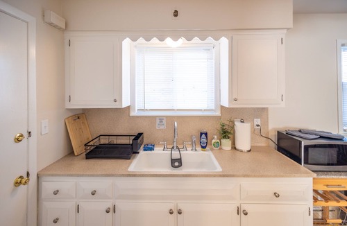 Belleville Apartment | Hustle and Bustle in Belleville - 1 Bedroom