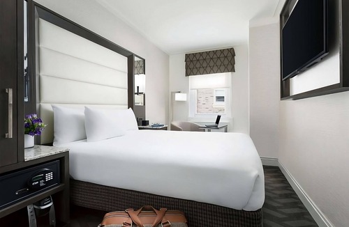 Downtown Boston Hotel | Iconic Historic Hotel | Small King Room Perfect for Couple Stay