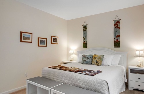 Holderness House | Ideal Squam Lake getaway for couples