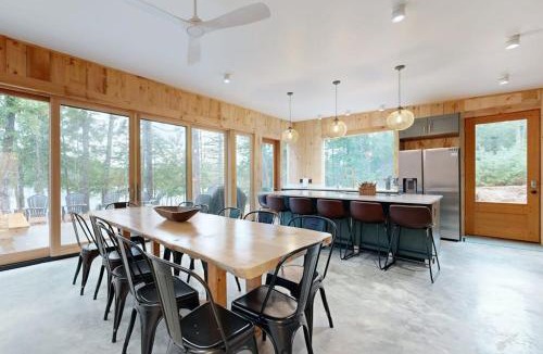 Hope House | Idyllic lakeside house with outdoor sauna, patio and firepit
