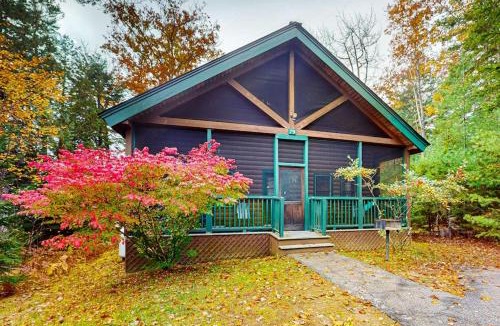 Northport House | Idyllic three-bedroom dog-friendly cabin w/full kitchen, fireplace & hiking