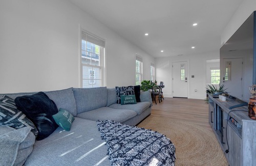 Salem Apartment | ii Serene 3-Bedroom Retreat in Charming Salem, MA