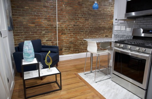 Dorchester Bed & Breakfast | III New apartment with Luxury amenities in Boston#3727375