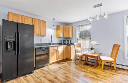 Weare House | Impressive, 4 Bedroom Waterfront Home, King Suite