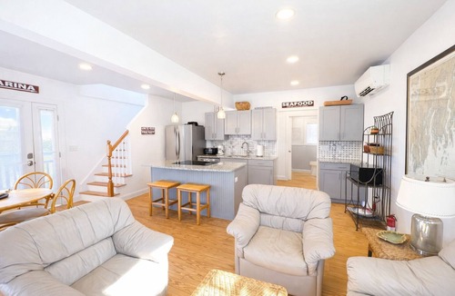 Mid-Coast and Islands House | In the heart of beautiful Bailey Island, this coastal retreat offers a blend of comfort and charm.