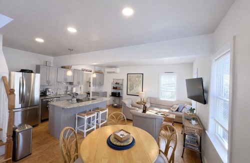 Mid-Coast and Islands House | In the heart of beautiful Bailey Island, this coastal retreat offers a blend of comfort and charm.