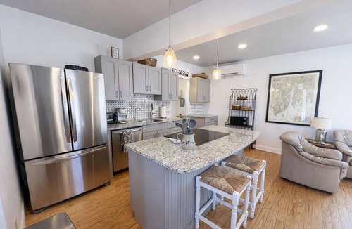 Mid-Coast and Islands House | In the heart of beautiful Bailey Island, this coastal retreat offers a blend of comfort and charm.