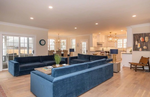 Edgartown House | In-Town Modern Colonial Compound With Pool