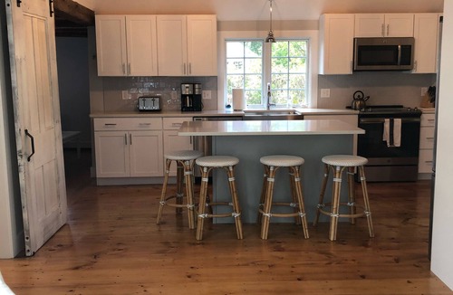 Chatham House | In Town Newly Renovated Cape