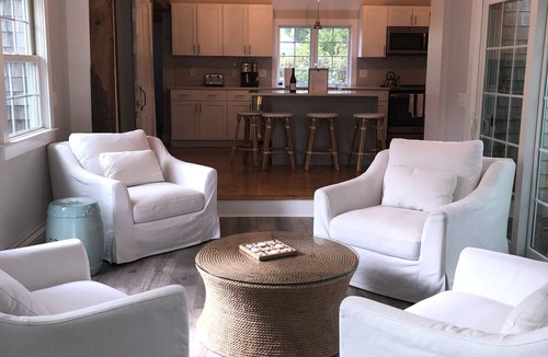 Chatham House | In Town Newly Renovated Cape