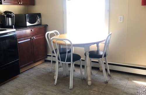 West Bayside Apartment | In-town no frills 2 bedroom apt