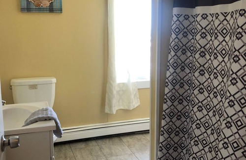 West Bayside Apartment | In-town no frills 2 bedroom apt
