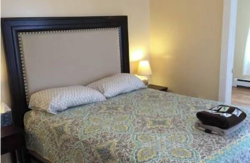 West Bayside Apartment | In-town no frills 2 bedroom apt