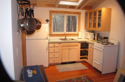 Tisbury House | In-Town-WALK TO EVERYTHING! PETS OK! Screened Porch, 3 A/C units, Outdoor Shower