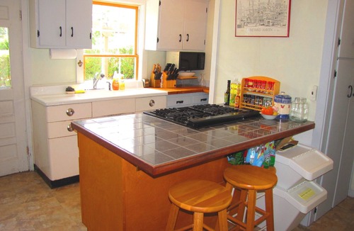 Tisbury House | IN-TOWN-WALK To Everything! Adorable & Affordable , Front Porch & Deck/3 A/C's