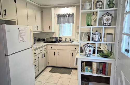 Tisbury House | IN-TOWN-WALK TO EVERYTHING! Adorable & Affordable! A/C units in each bedroom!