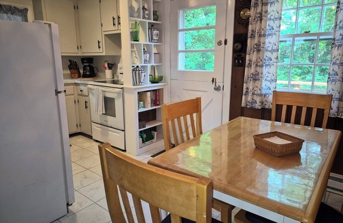 Tisbury House | IN-TOWN-WALK TO EVERYTHING! Adorable & Affordable! A/C units in each bedroom!