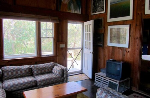 Indian Neck Heights House | Indian Neck Cottage with Beautiful Views (1310)