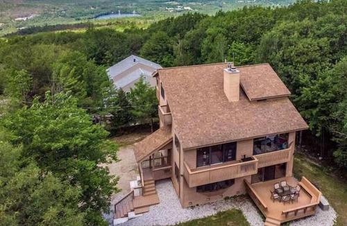 Madison Villa | Indoor Pool and Sauna, Dog and Family Friendly