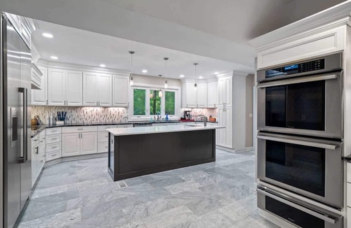 Hunting Valley House | Indoor Pool-Sauna-Movie Theater Room-Bar-Sleeps 10