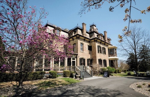 Kingston Cabin | Indulge in Home-Like Comfort! Pets Allowed, Near Hudson River Maritime Museum