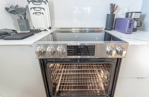 Bushwick Apartment | Industrial 1bd w/Balcony Bushwick Escape