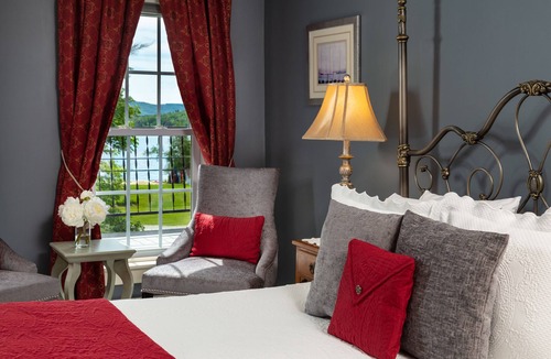 New London Hotel | Inn at Pleasant Lake